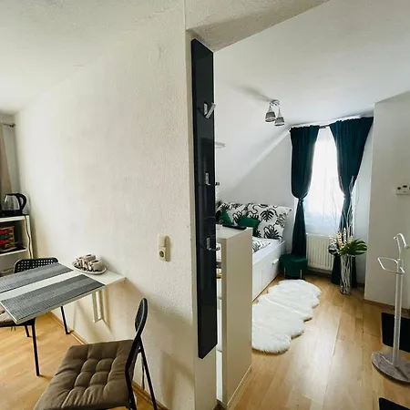 Barbarosa Koenigstaedten 1 アパート